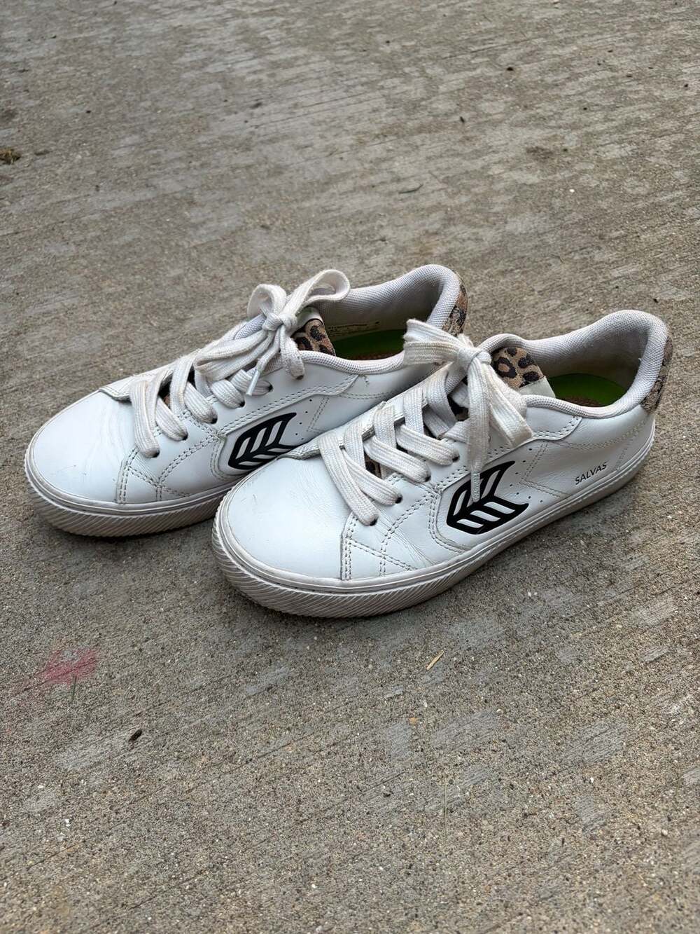 Cariuma Salvas White Leather Sneakers Cheetah Print Size 6.5